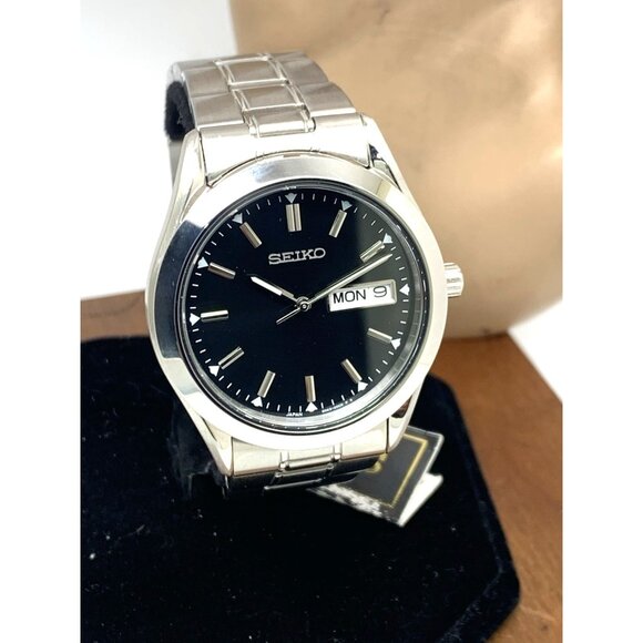 Seiko Men's Watch SUR361 Quartz Black Dial Day Date Silver Stainless Steel 37mm - Picture 14 of 15